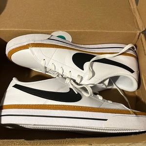 Men’s Nike Court Legacy